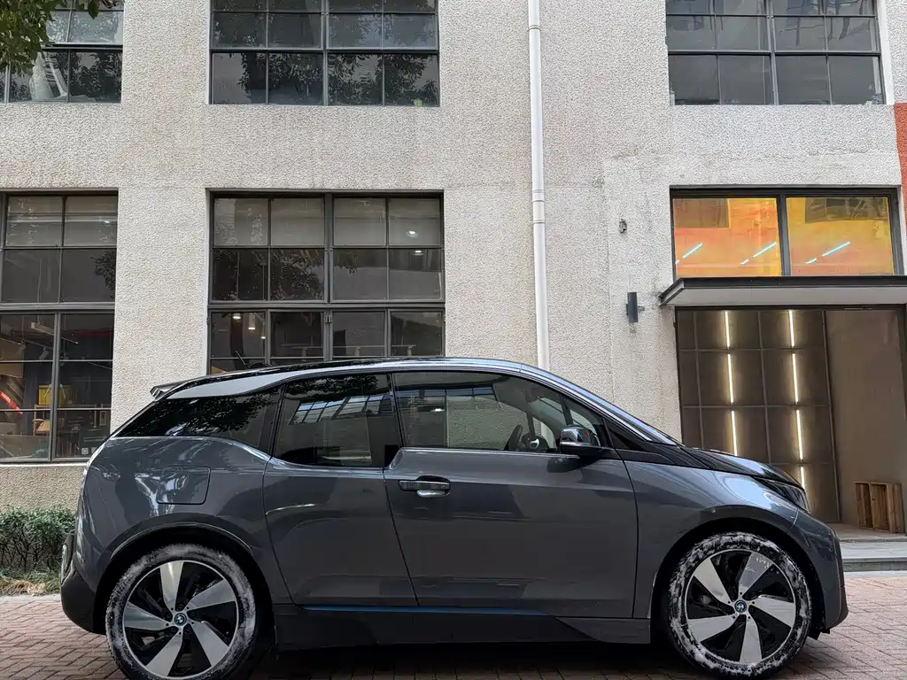 BMW I3