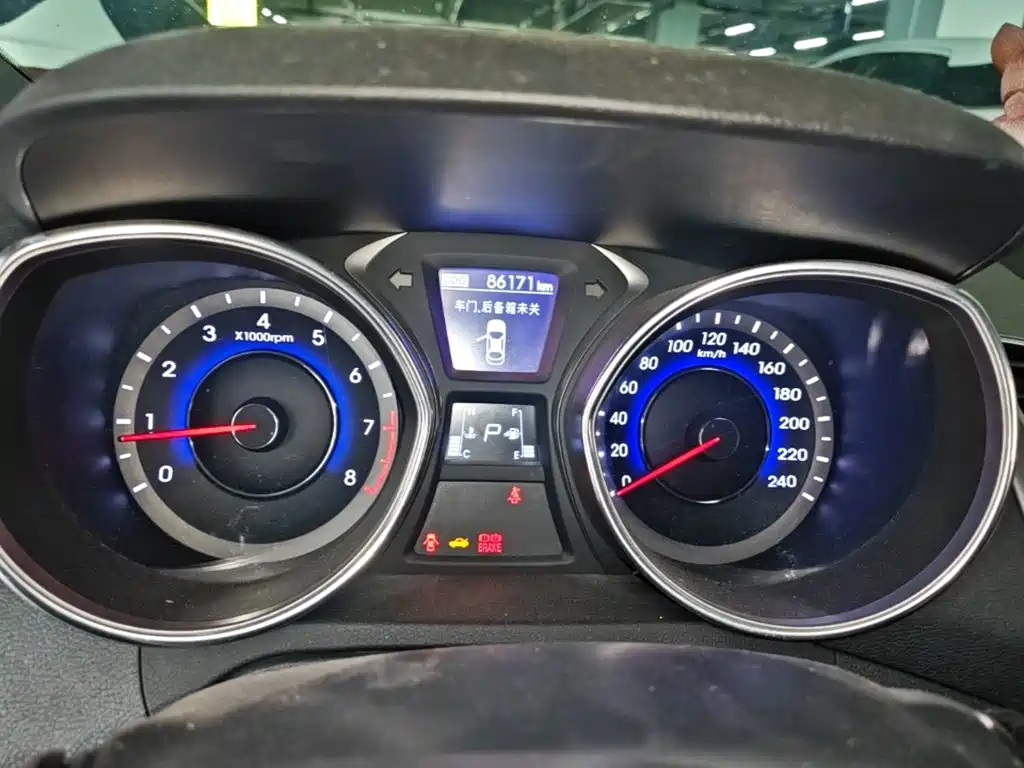 Hyundai Elantra Langdong — миниатюра 12