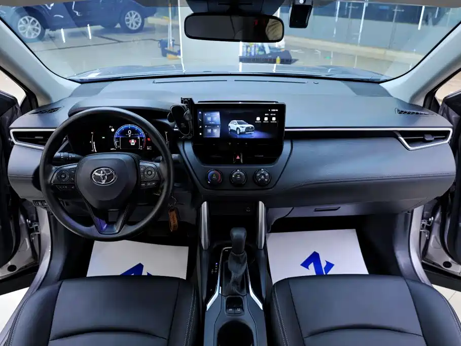 Toyota Corolla Cross — миниатюра 18