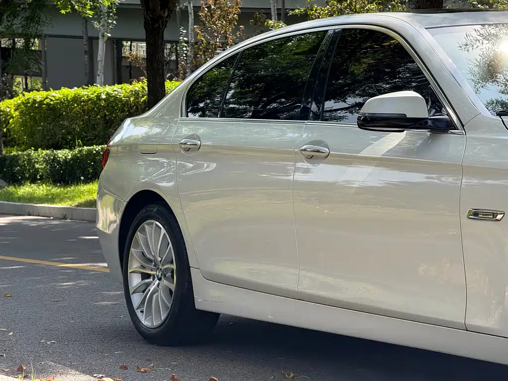 BMW 5 Series — миниатюра 6