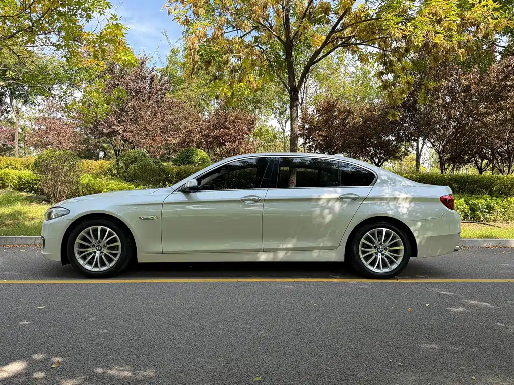 BMW 5 Series — миниатюра 9