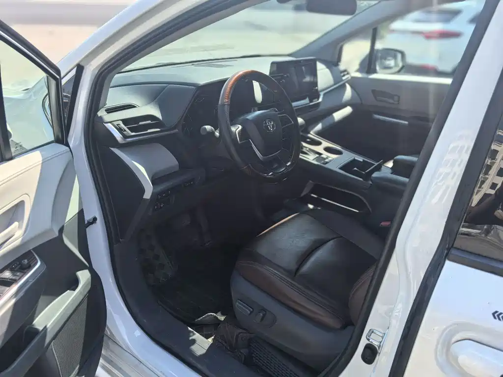 Toyota Sienna — миниатюра 5
