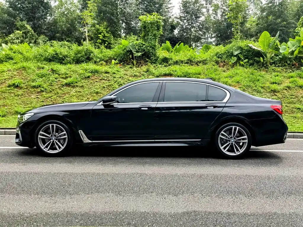 BMW 7 Series — миниатюра 4