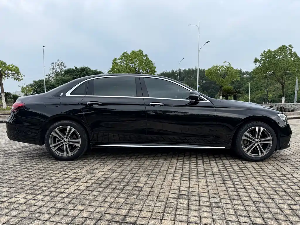 Mercedes-Benz E-Class — миниатюра 7