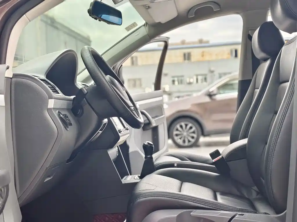 Volkswagen Touran — миниатюра 10