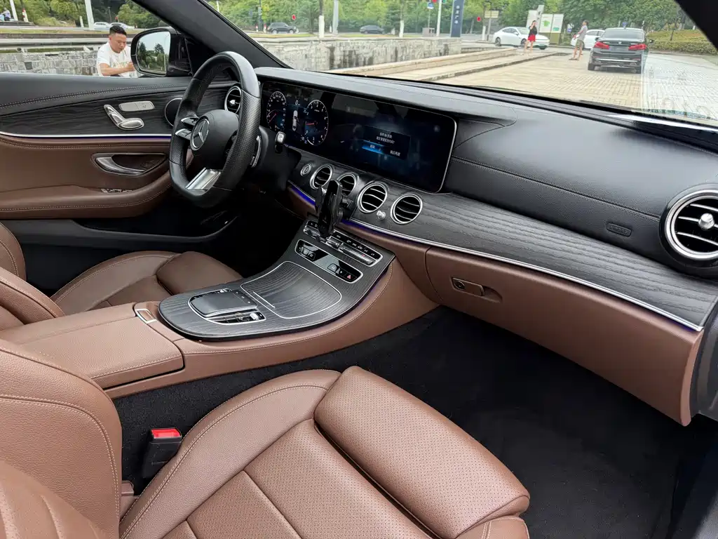 Mercedes-Benz E-Class — миниатюра 10
