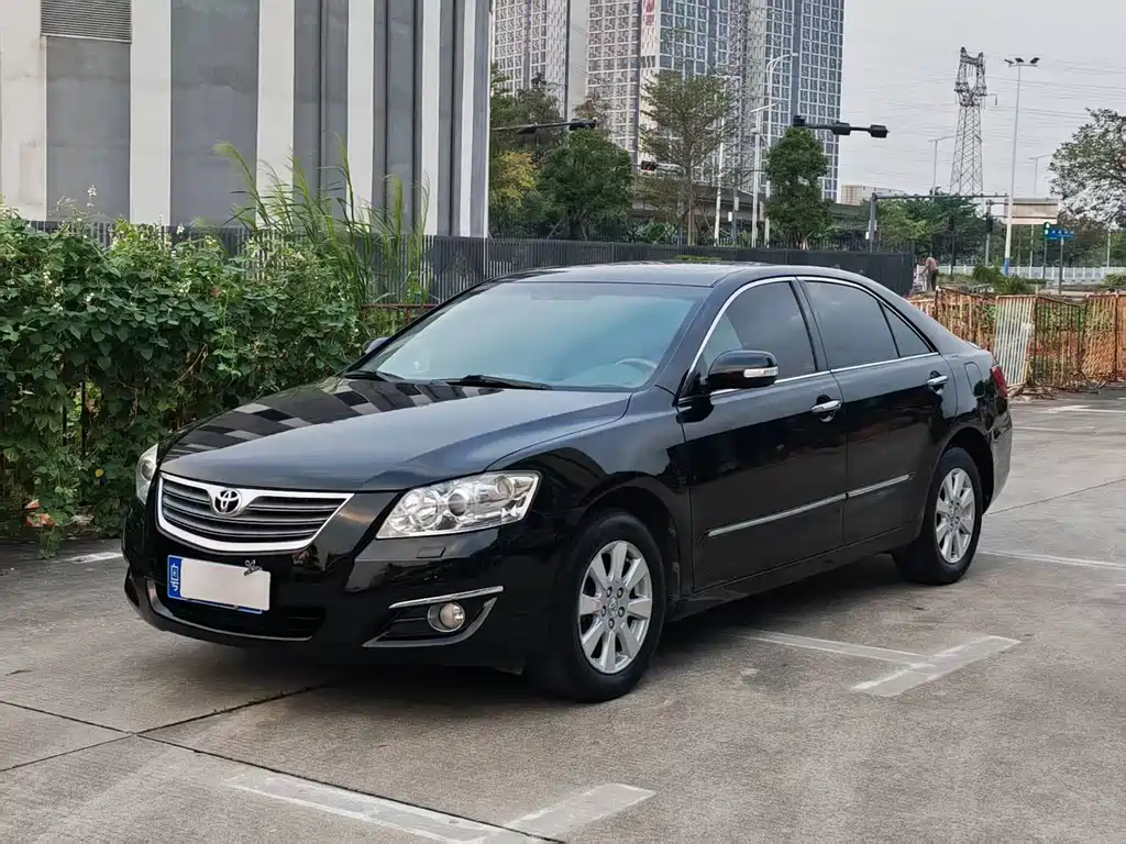Toyota Camry — миниатюра 2