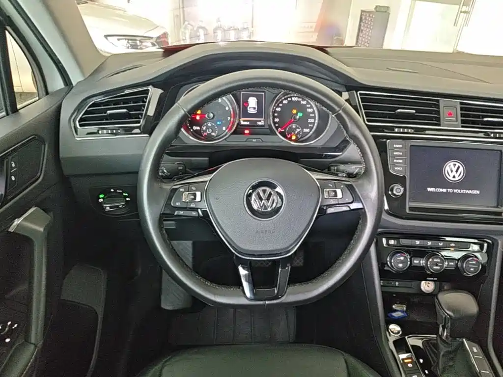 Volkswagen Tiguan L — миниатюра 11