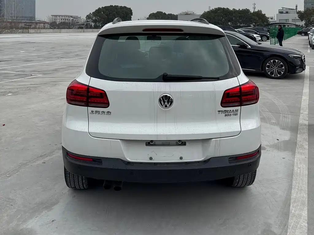 VOLKSWAGEN TIGUAN