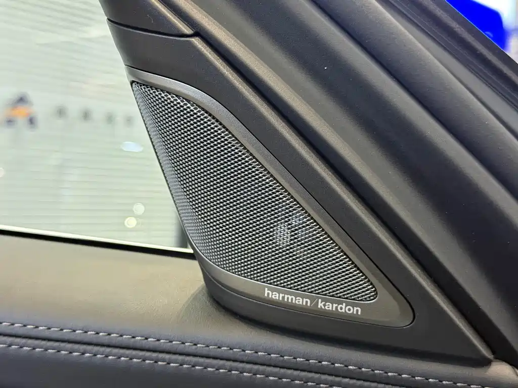 BMW 7 Series — миниатюра 13
