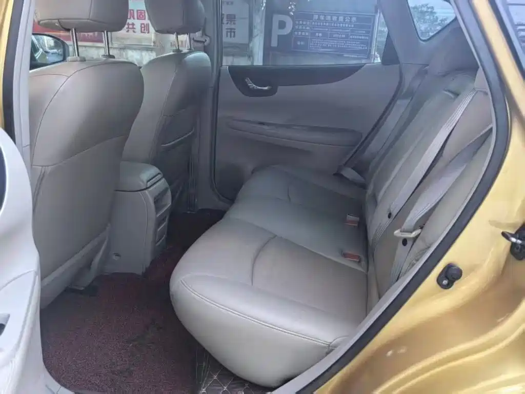 Nissan Tiida — миниатюра 3