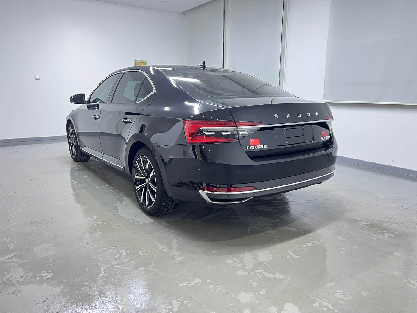 Skoda Superb 1.4 л 2023 г. Чёрный, пробег 38000 км