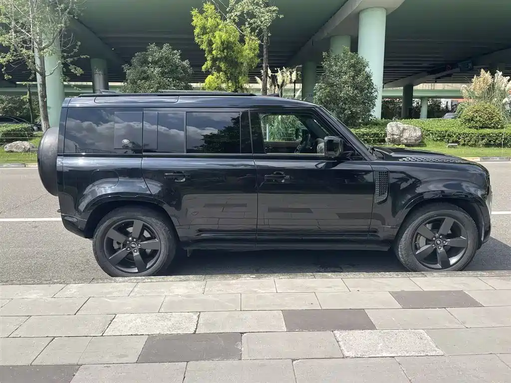 Land Rover Defender — миниатюра 2