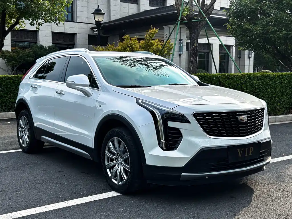 CADILLAC  XT4