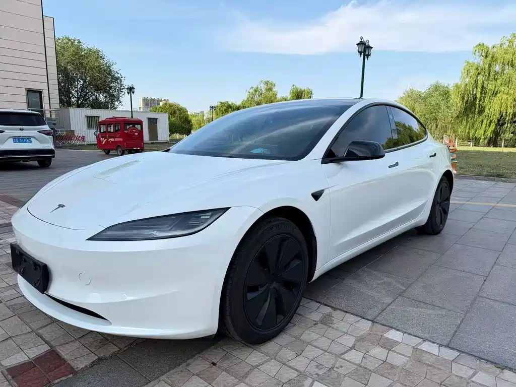 Tesla Model 3 2023