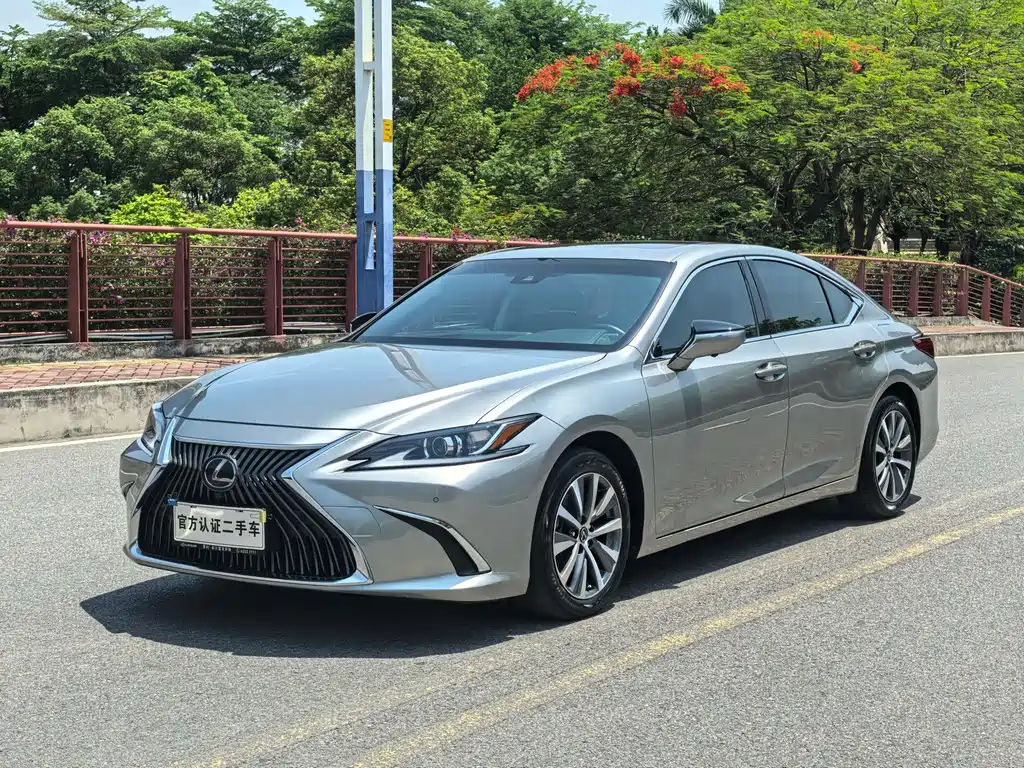 Lexus ES 2019