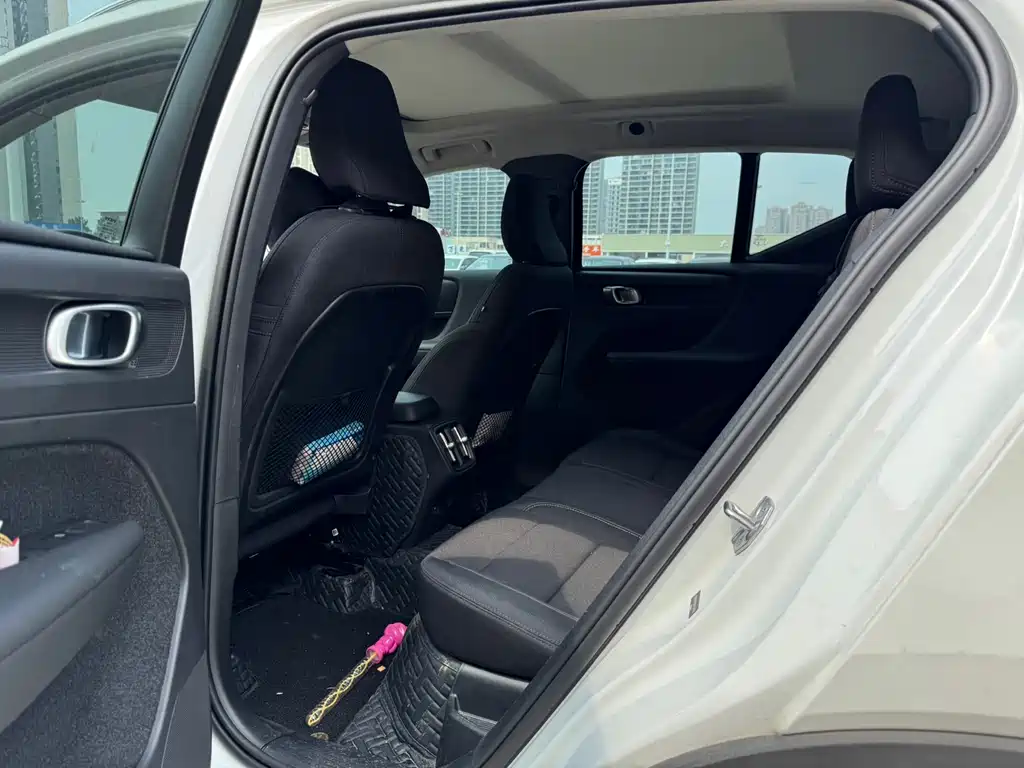 Volvo XC40 — миниатюра 6