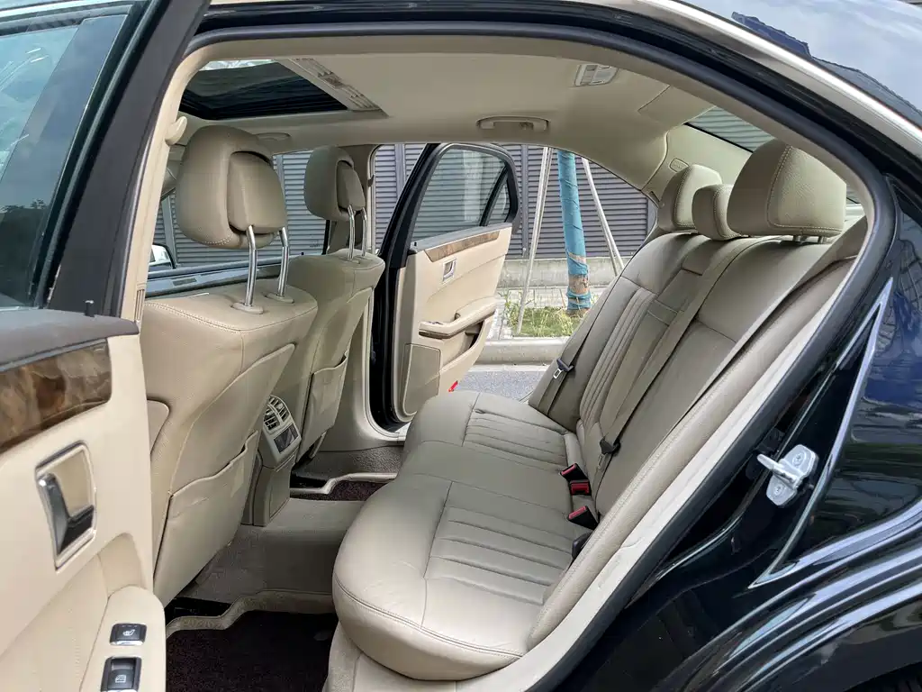 Mercedes-Benz E-Class — миниатюра 9