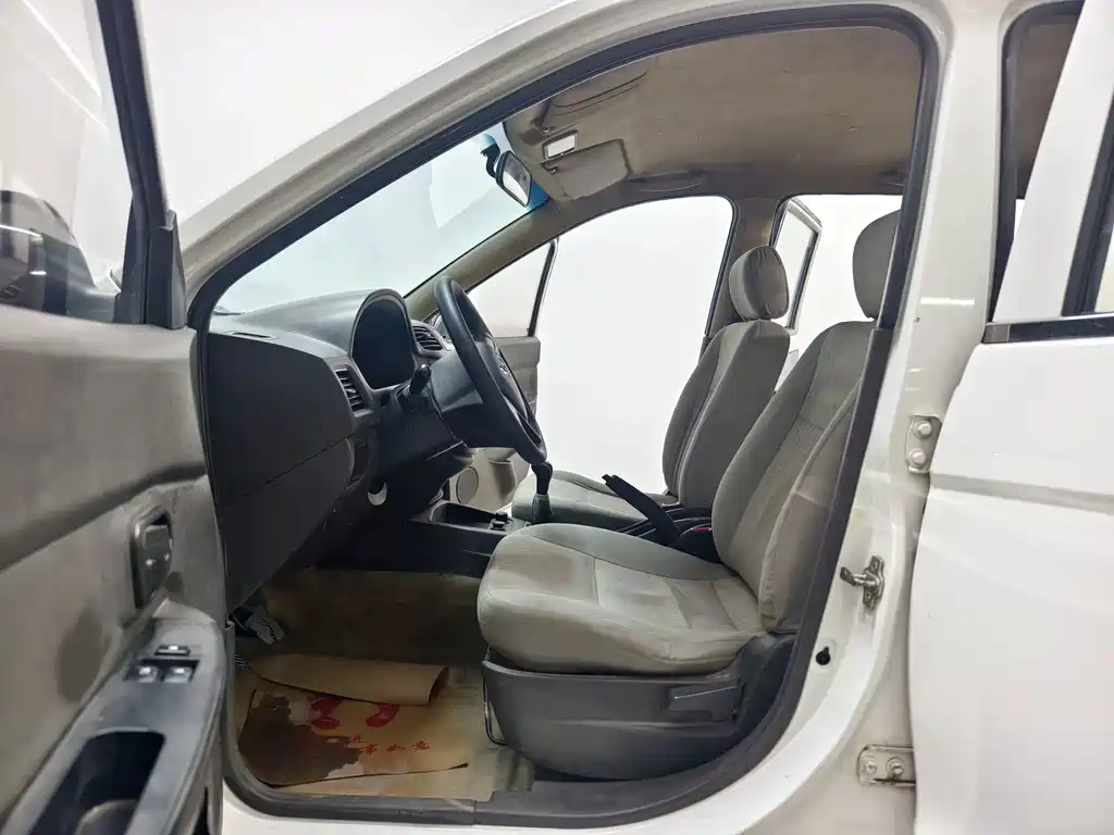 Wuling Hongguang — миниатюра 12