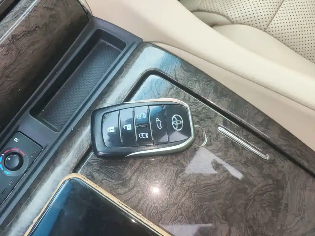Toyota Alphard — миниатюра 9