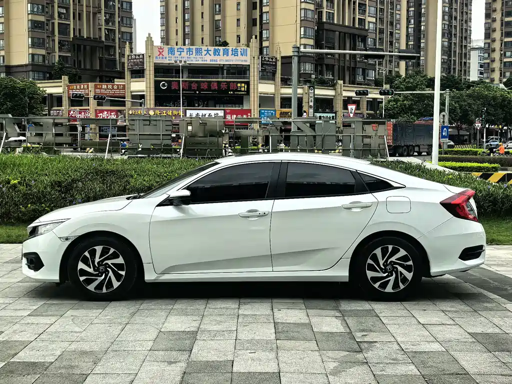 Honda Civic — миниатюра 3