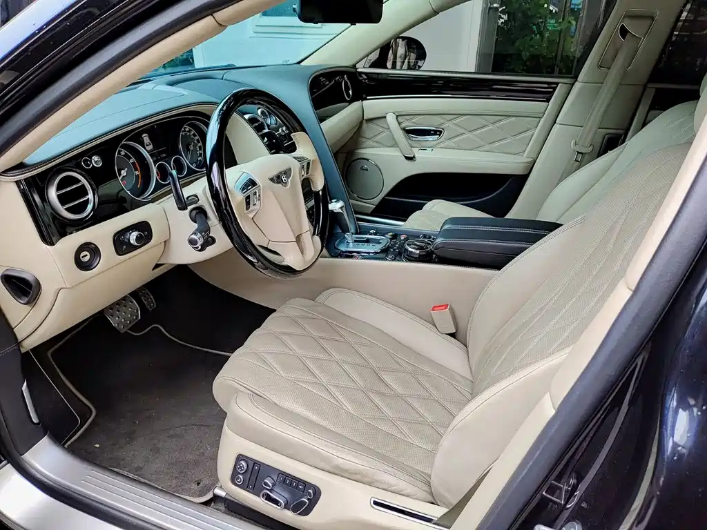 Bentley Flying Spur — миниатюра 7