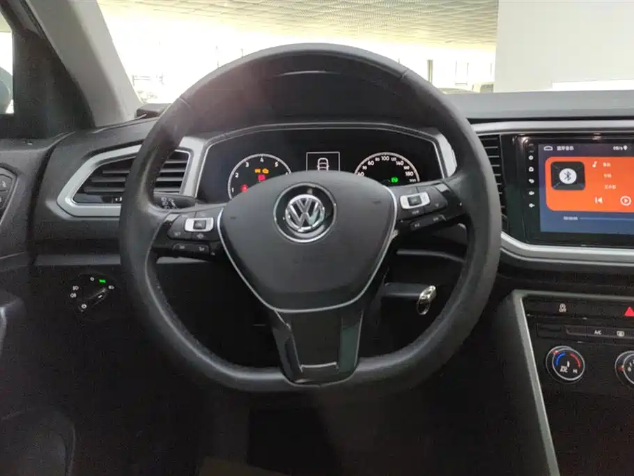 VOLKSWAGEN T ROC EXPLORING SONGS