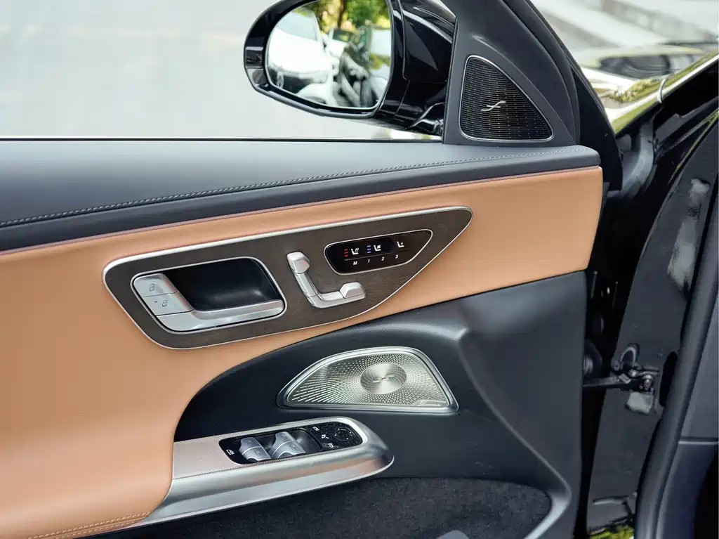 Mercedes-Benz E-Class — миниатюра 16