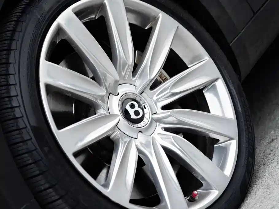 Bentley Flying Spur — миниатюра 6