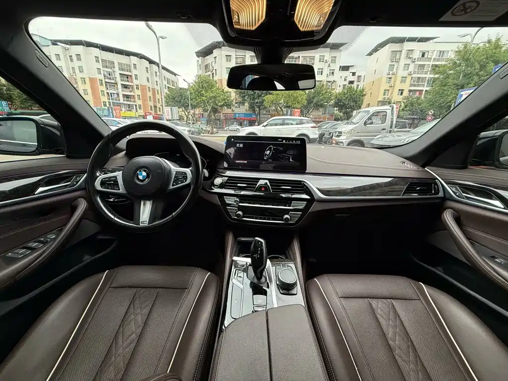 BMW 5 Series — миниатюра 11