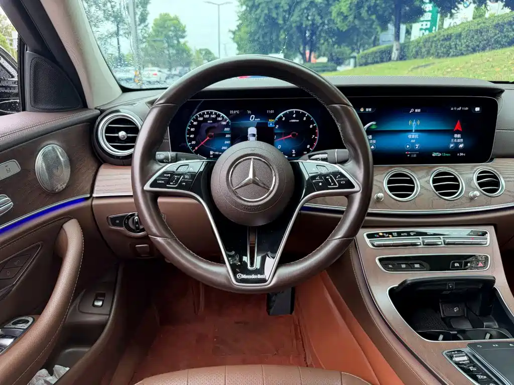 Mercedes-Benz E-Class — миниатюра 14
