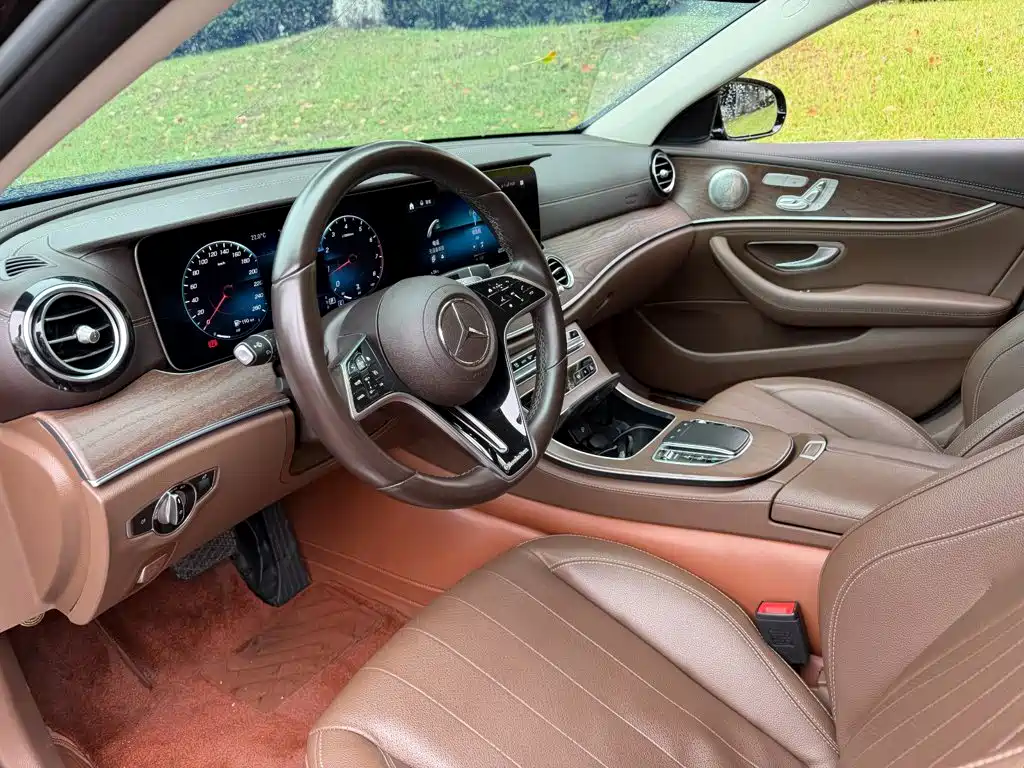 Mercedes-Benz E-Class — миниатюра 7