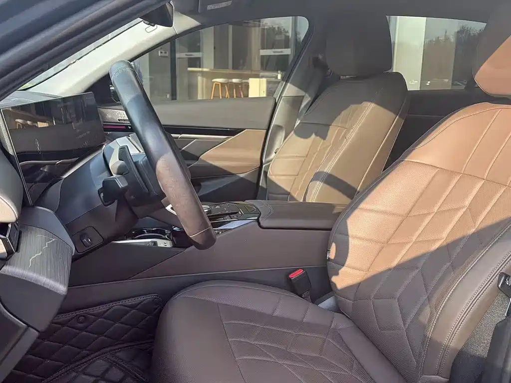 BMW 5 Series — миниатюра 12