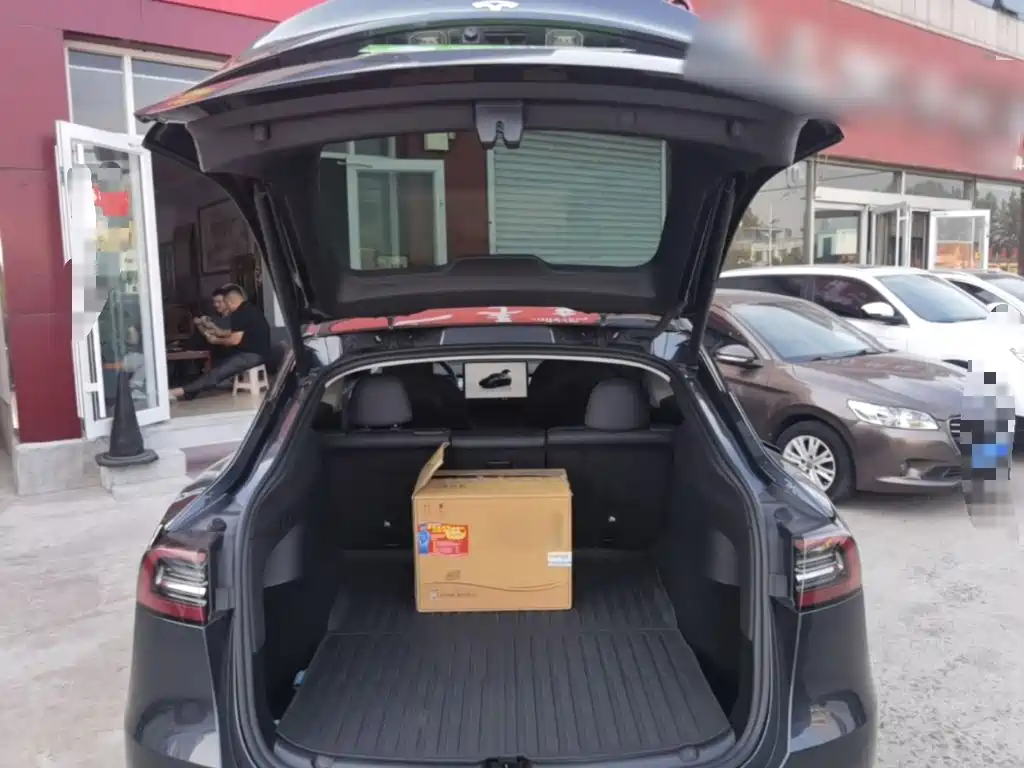 Tesla Model Y — миниатюра 19