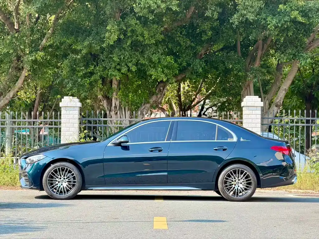 Mercedes-Benz C-Class — миниатюра 6