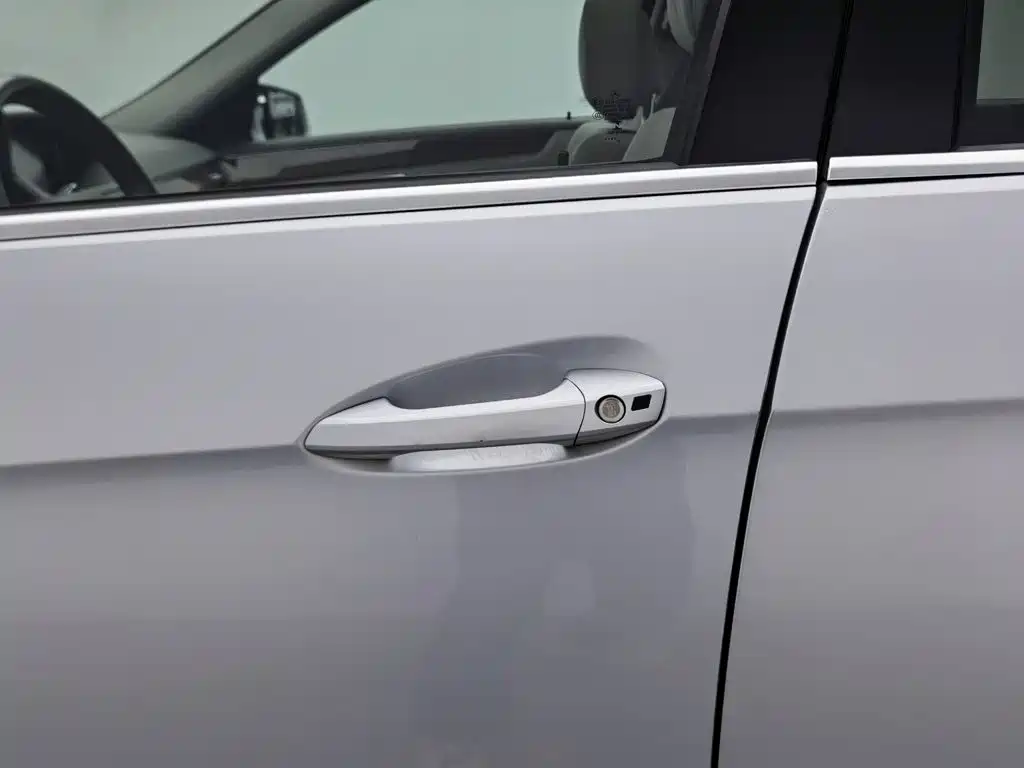 Mercedes-Benz E-Class — миниатюра 18