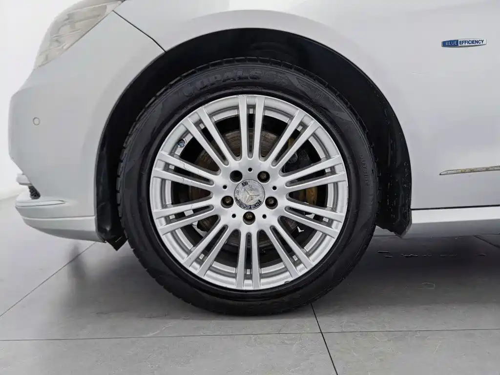 Mercedes-Benz E-Class — миниатюра 17