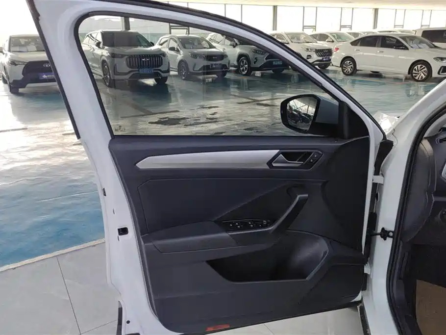 VOLKSWAGEN T ROC EXPLORING SONGS