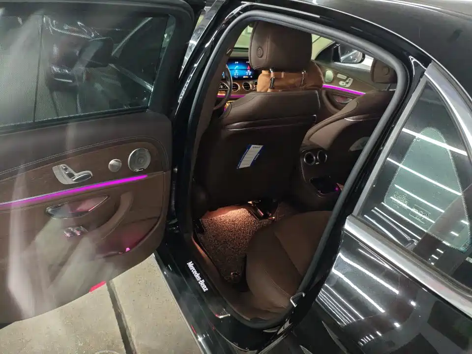 Mercedes-Benz E-Class — миниатюра 5