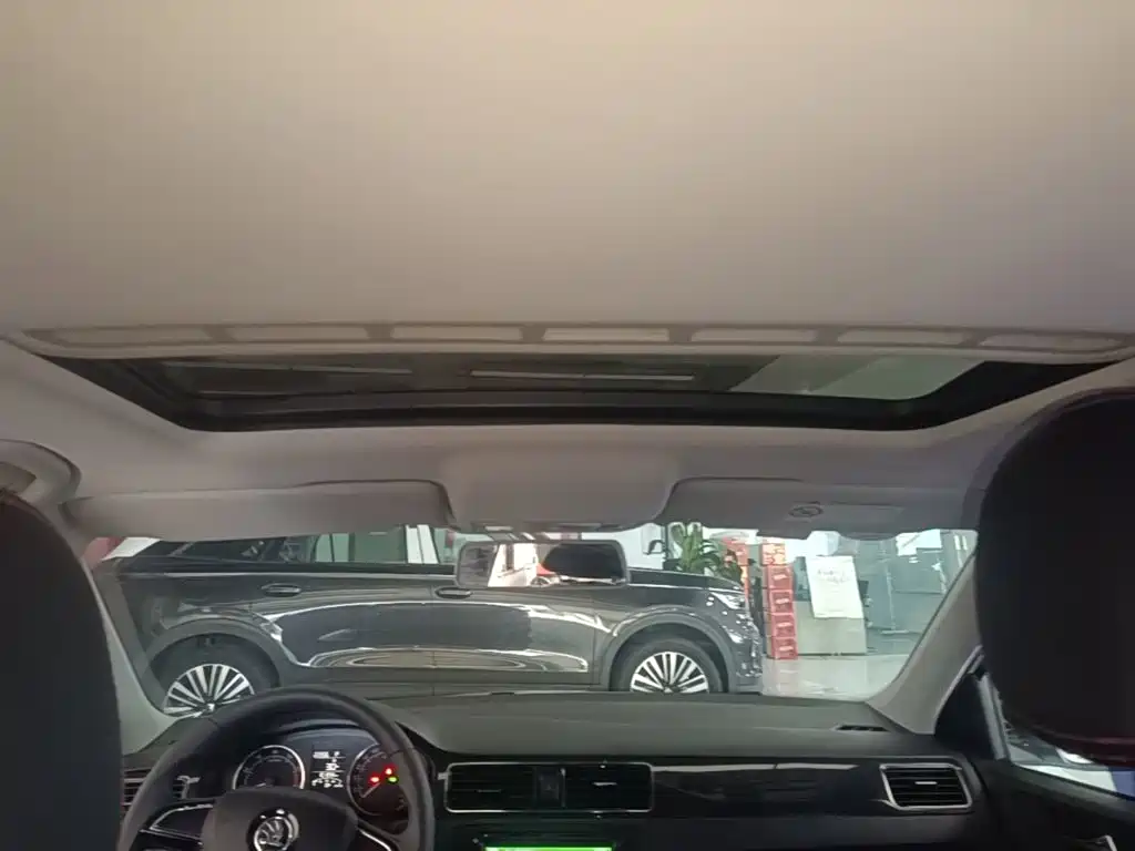 Skoda Rapid Spaceback — миниатюра 18