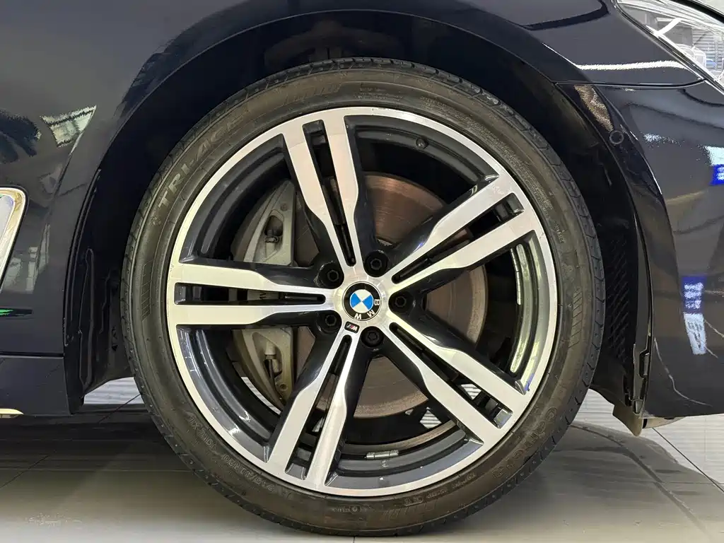 BMW 7 Series — миниатюра 20