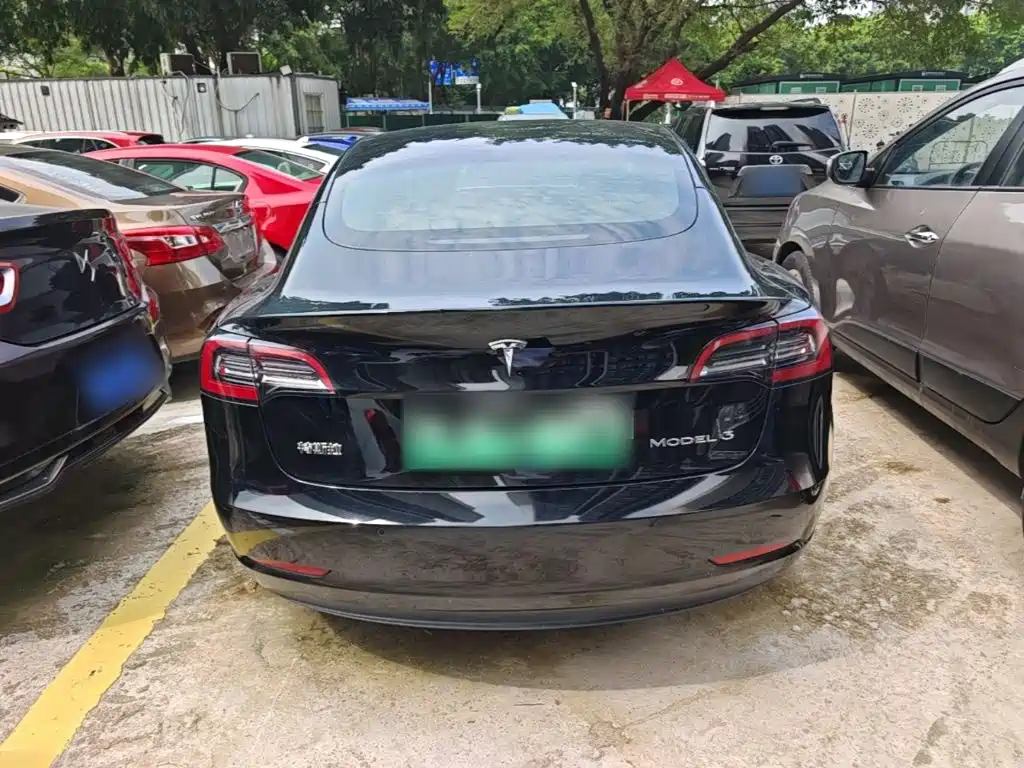 Tesla Model 3 — миниатюра 6