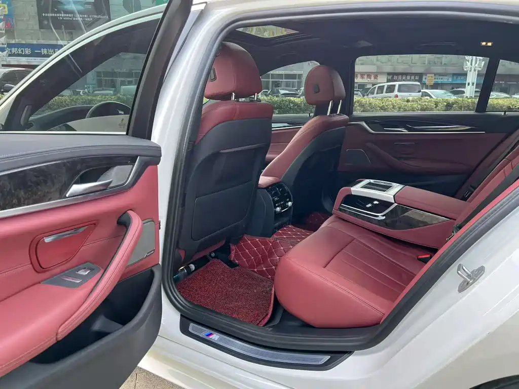 BMW 5 Series — миниатюра 6