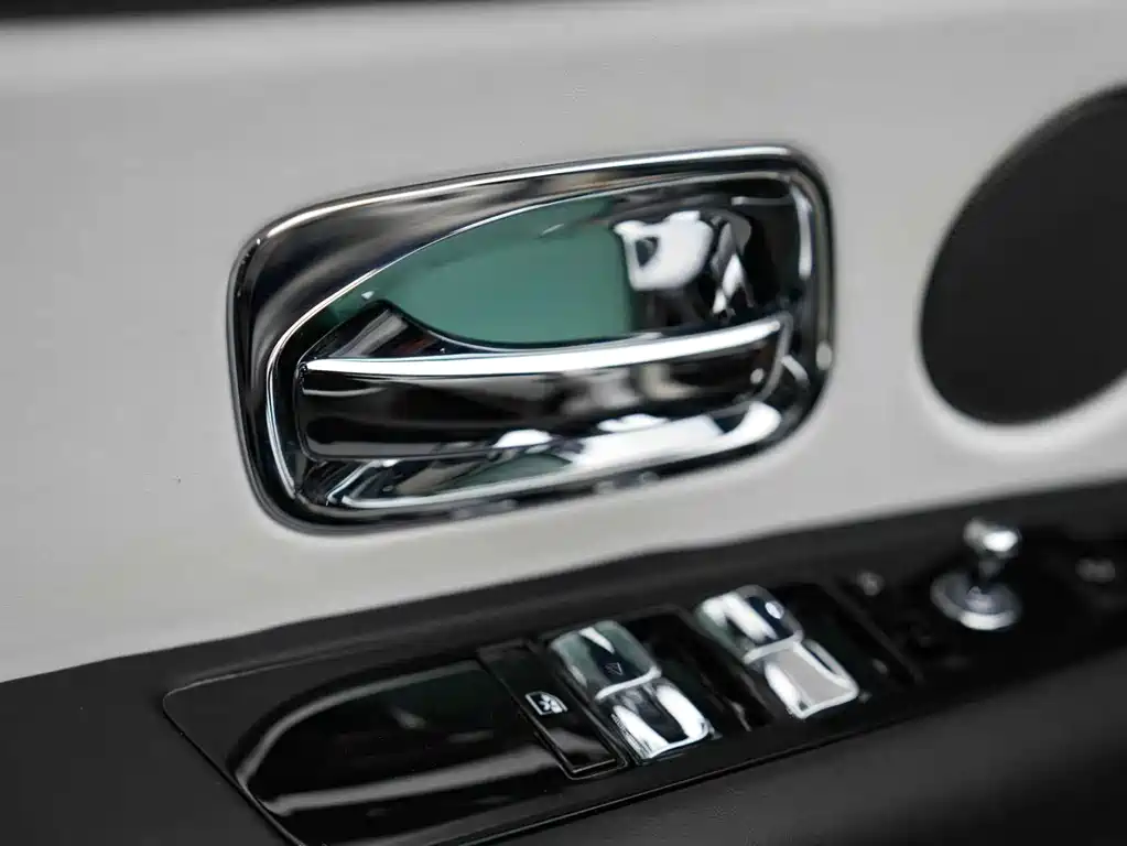 Rolls-Royce Cullinan — миниатюра 15