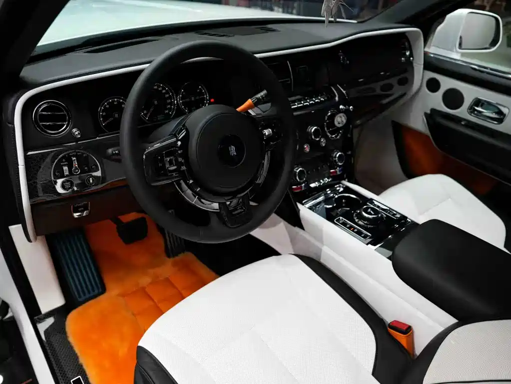 Rolls-Royce Cullinan — миниатюра 20