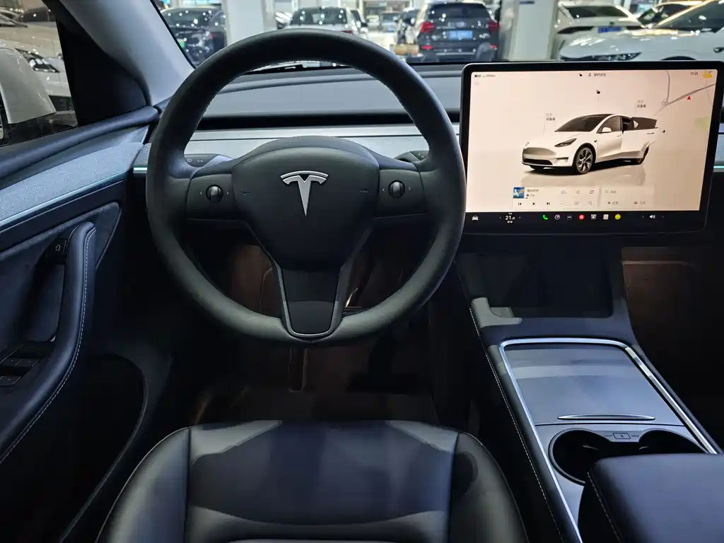 TESLA MODEL Y