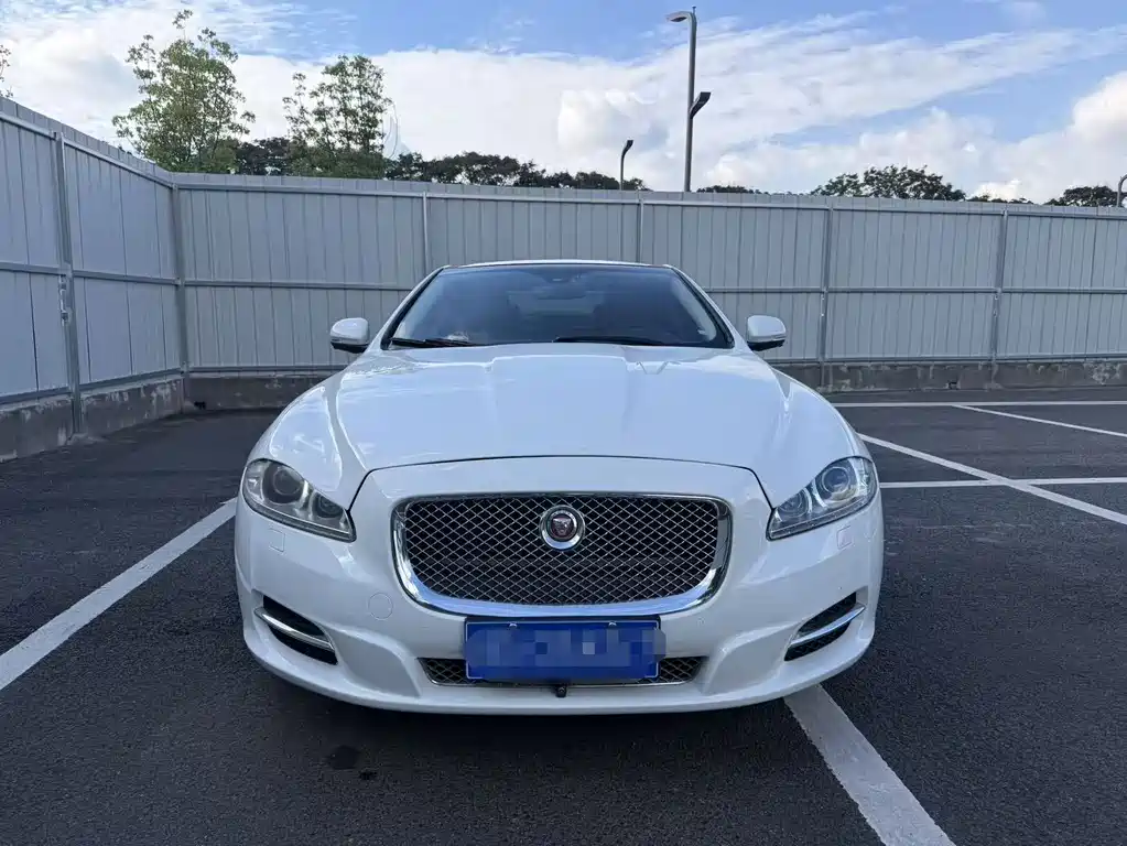 Jaguar XJ — миниатюра 2