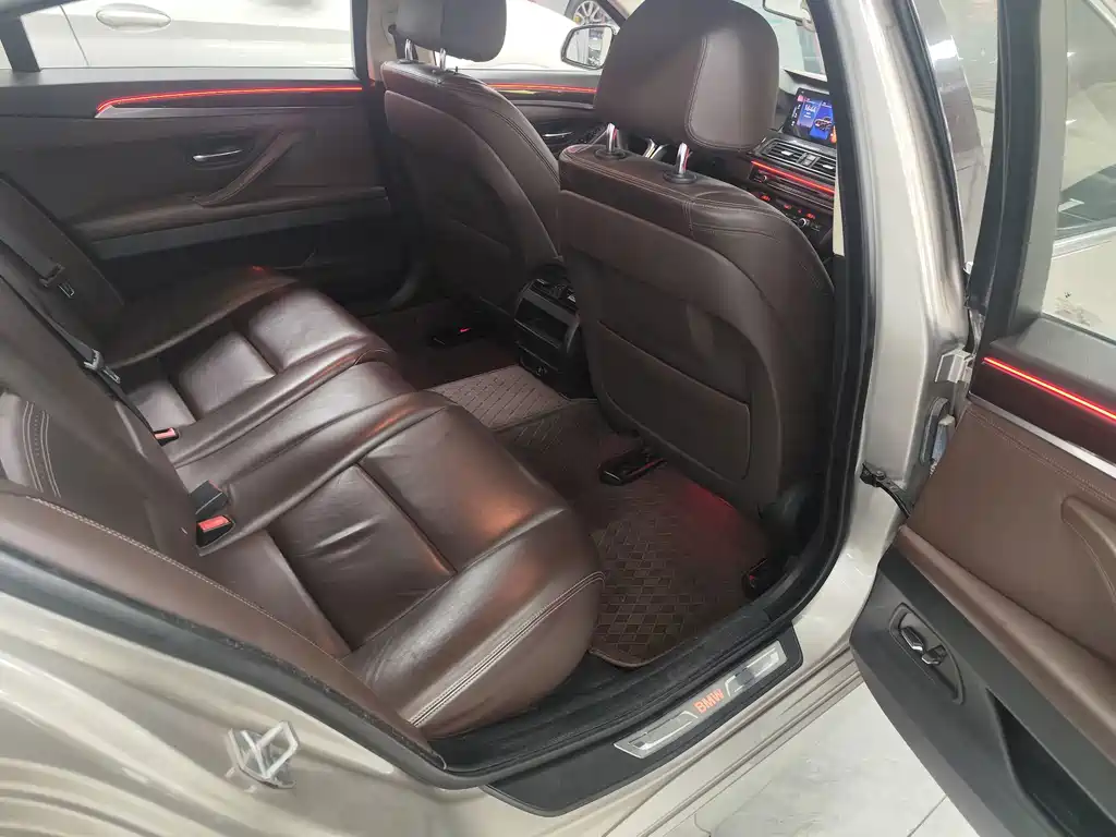 BMW 5 Series — миниатюра 9