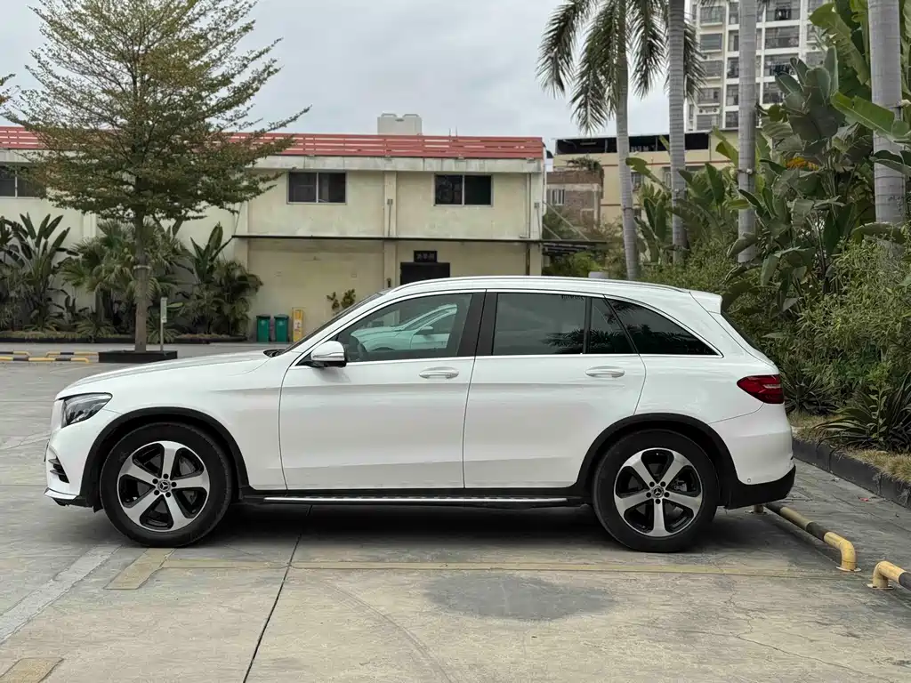 MERCEDES-BENZ GLC