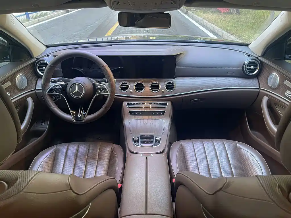Mercedes-Benz E-Class — миниатюра 11